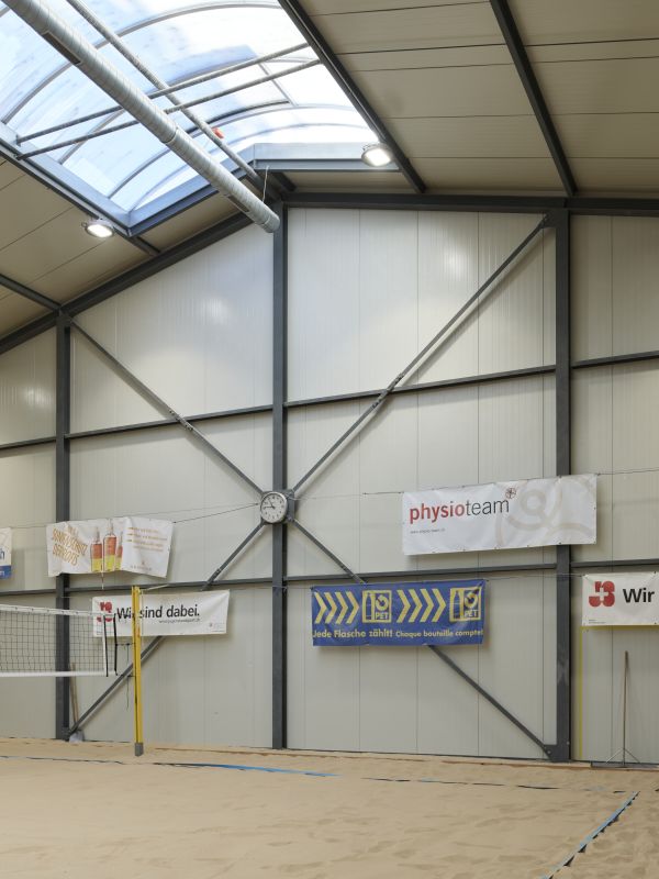 Die Beachvolleyhalle in Bern vor dem Abbau