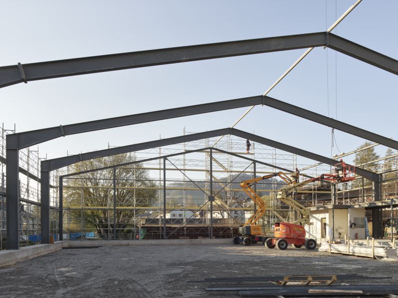Die Beachvolleyhalle in Bern während des Abbaus