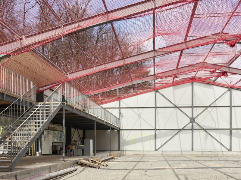 Die Beachvolleyhalle in Bern während des Abbaus
