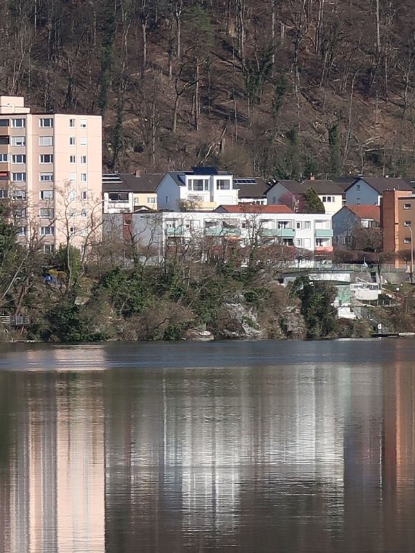 Sicht vom Rhein zum neuen Dachgeschossausbau