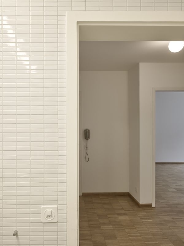 Blick vom Bad zum Eingangsbereich